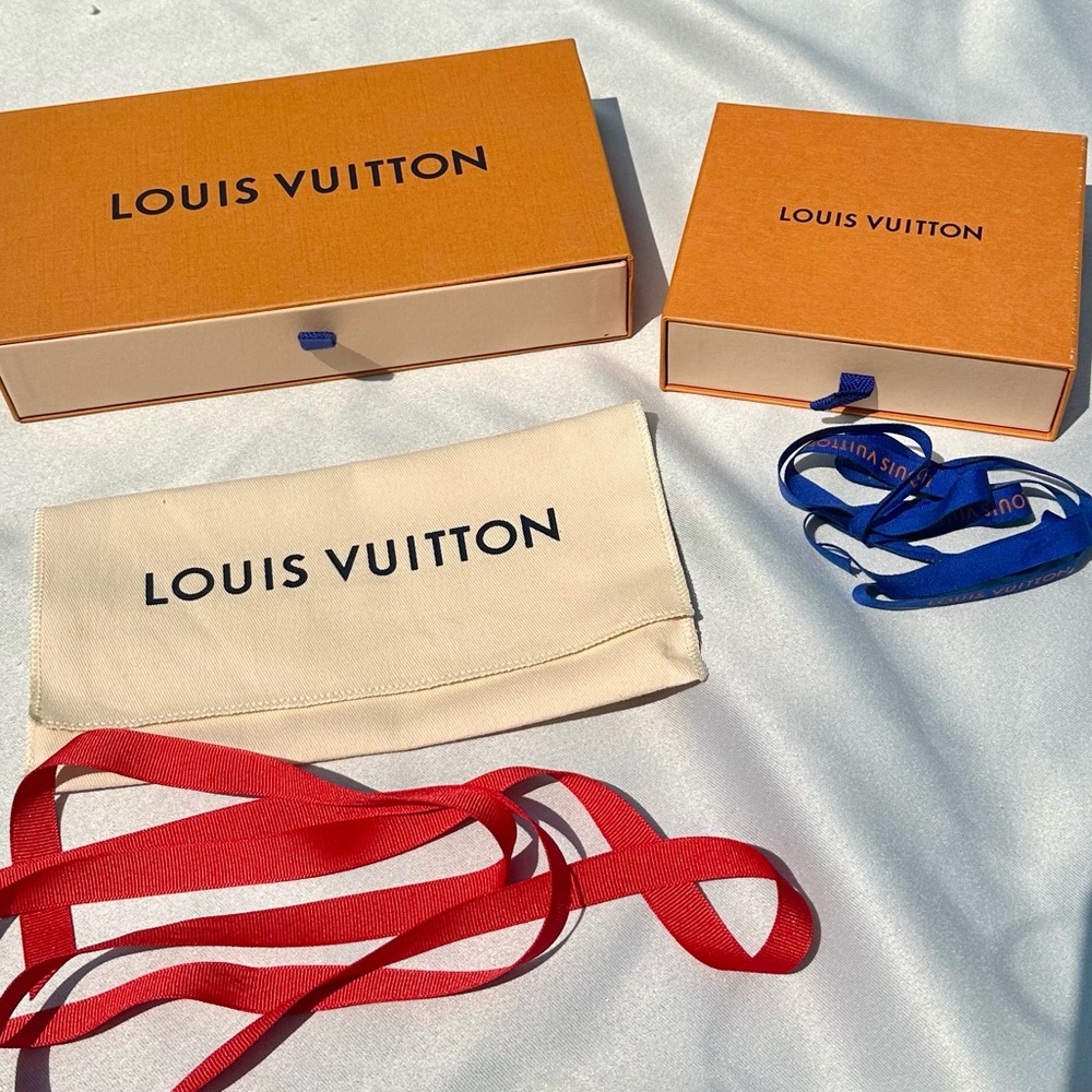Louis Vuitton lot, two Louis Vuitton empty boxes, one Louis Vuitton dust bag